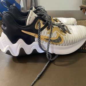 Giannis immortality Nike basketball sneakers size 10 great condition
